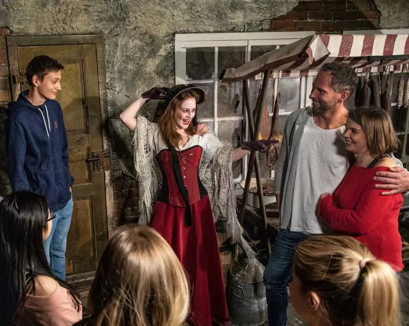 Das Berlin Dungeon ist eine tolle Attraktion für einen Ausflug mit Freunden.