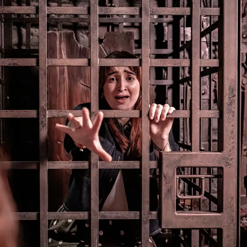 London Dungeon Cage (1)