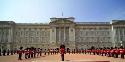 Buckingham Palace Landing Guards