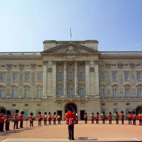 Buckingham Palace Landing Guards