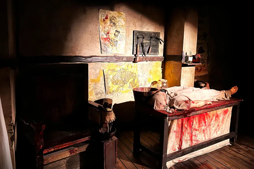 York Dungeon plague-house set